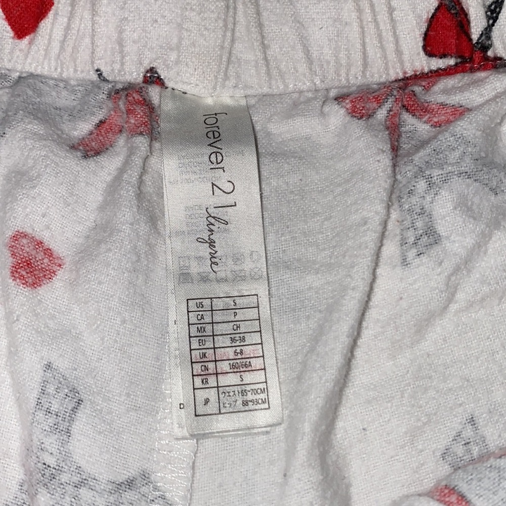 White and red Sleep shorts - Picture 2 of 2